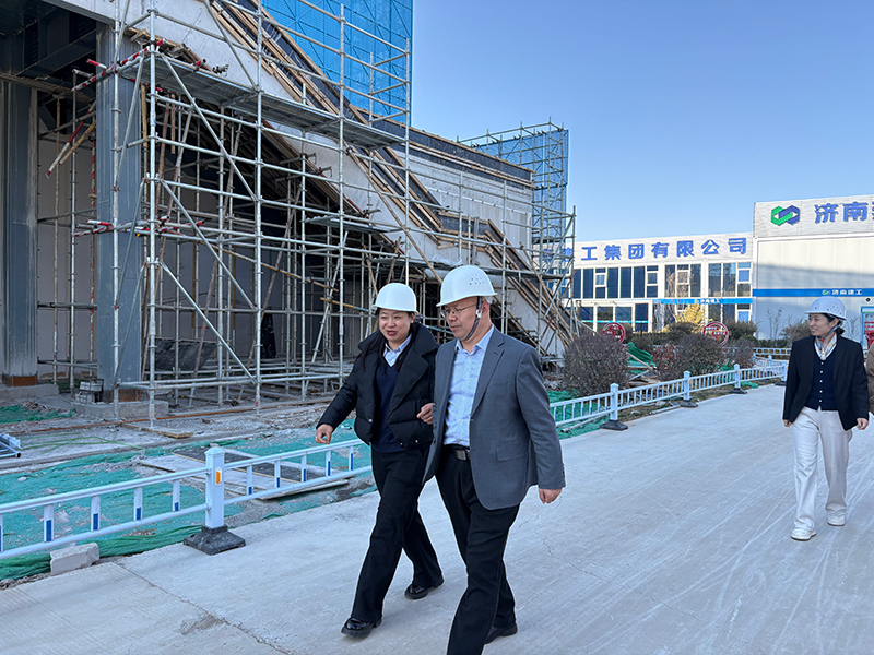 乐邦财税集团董事长参观在建教学楼